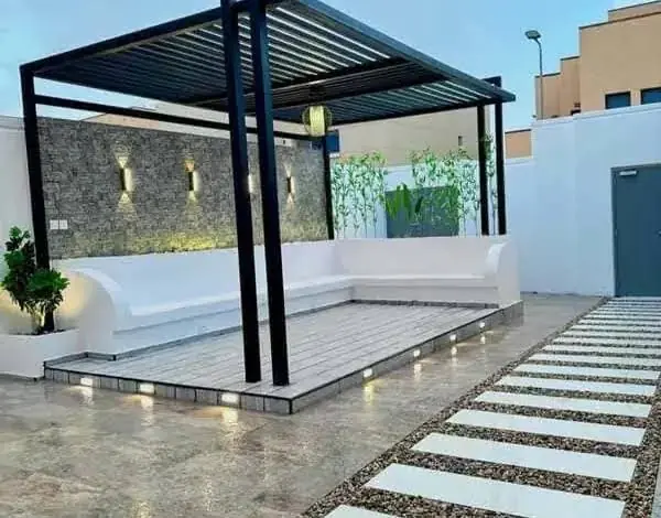 المظلات والجلسات الخارجية